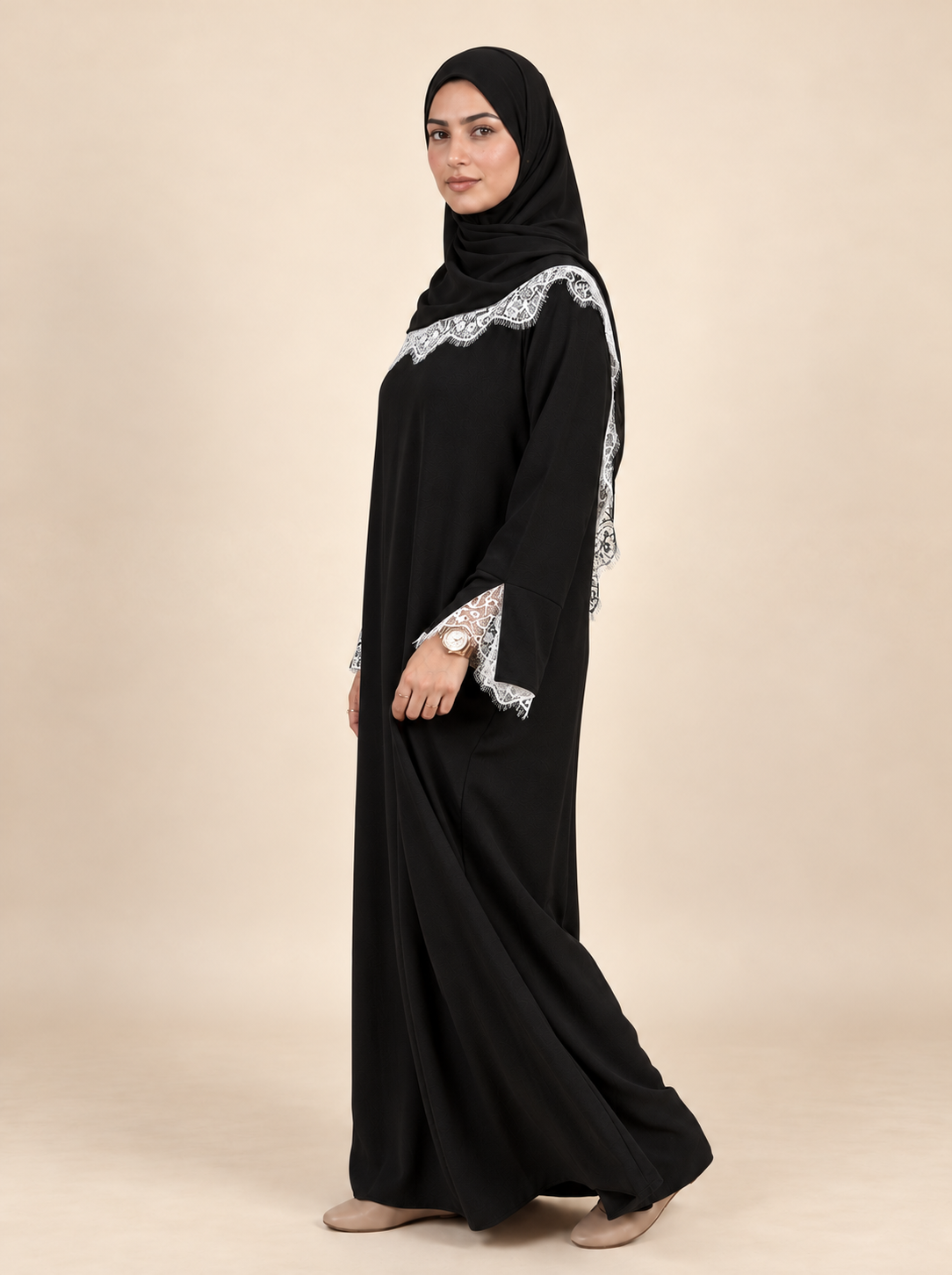 Royale – Abaya fluide à dentelle contrastée