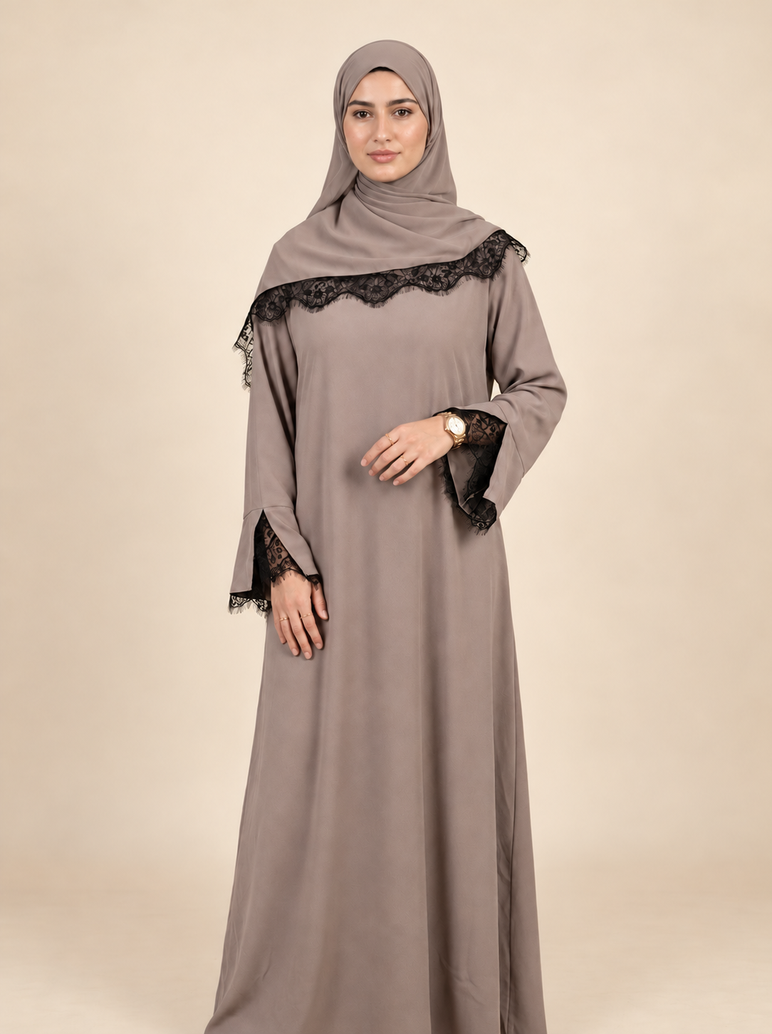 Royale – Abaya fluide à dentelle contrastée