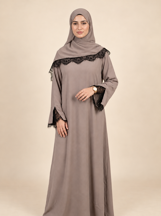 Royale – Abaya fluide à dentelle contrastée