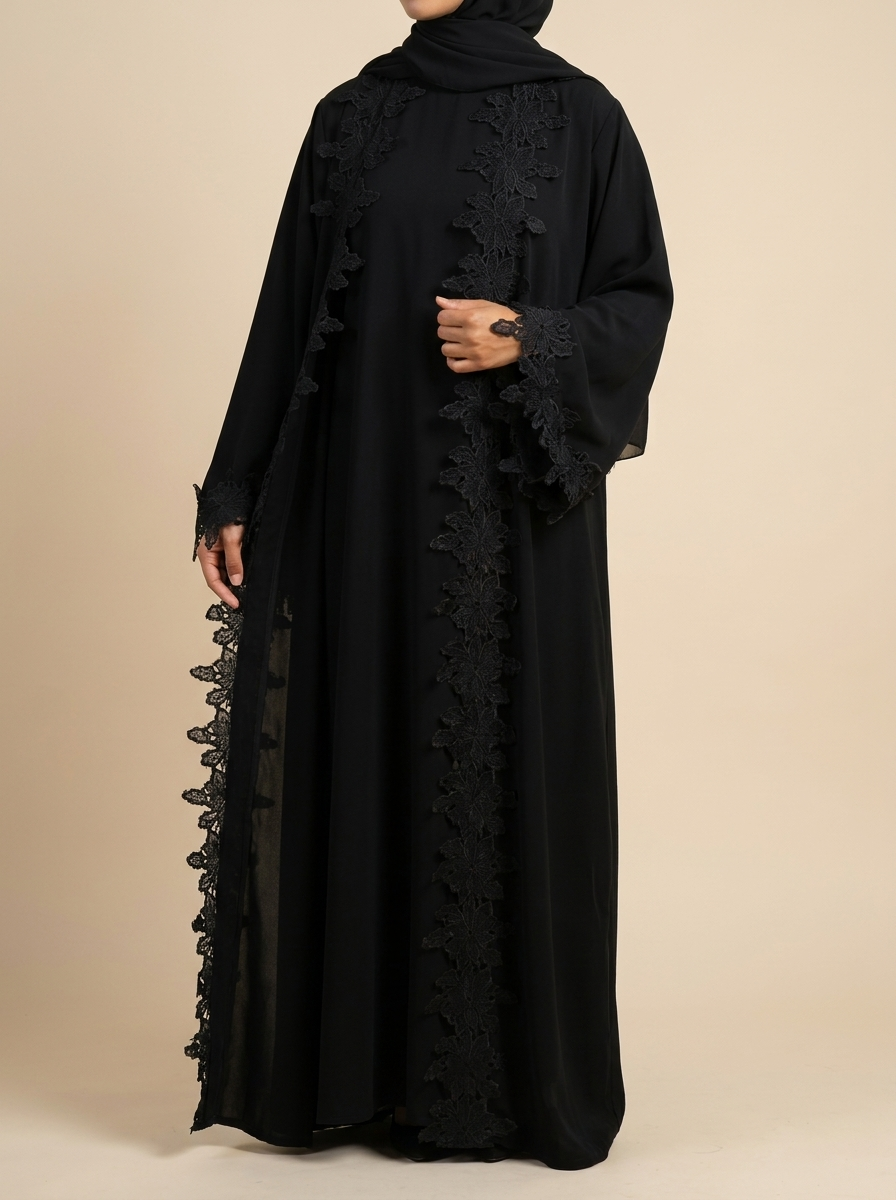 Abaya Prestige noire, dentelle florale – mode modeste – Kiswa Collection