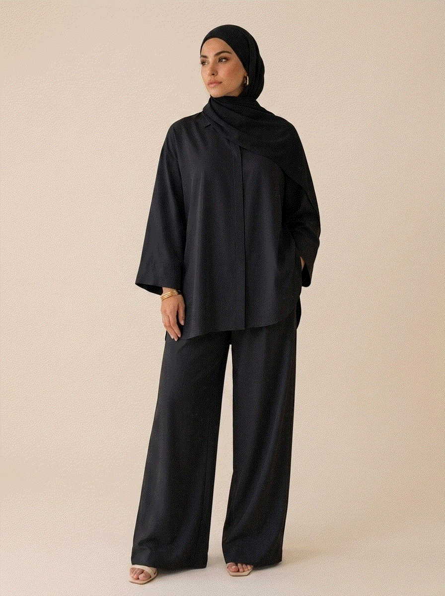 Ensemble chemise pantalon femme Layana noir porté avec un voile