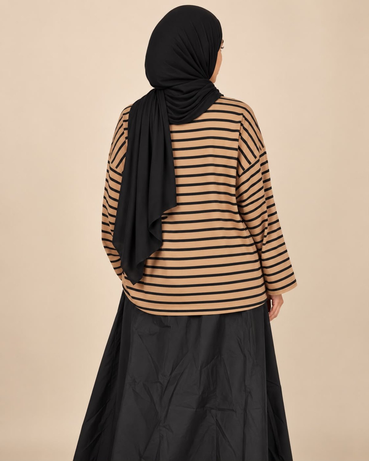 Jupe longue en coton doublée noire, vue de dos – Kiswa Collection