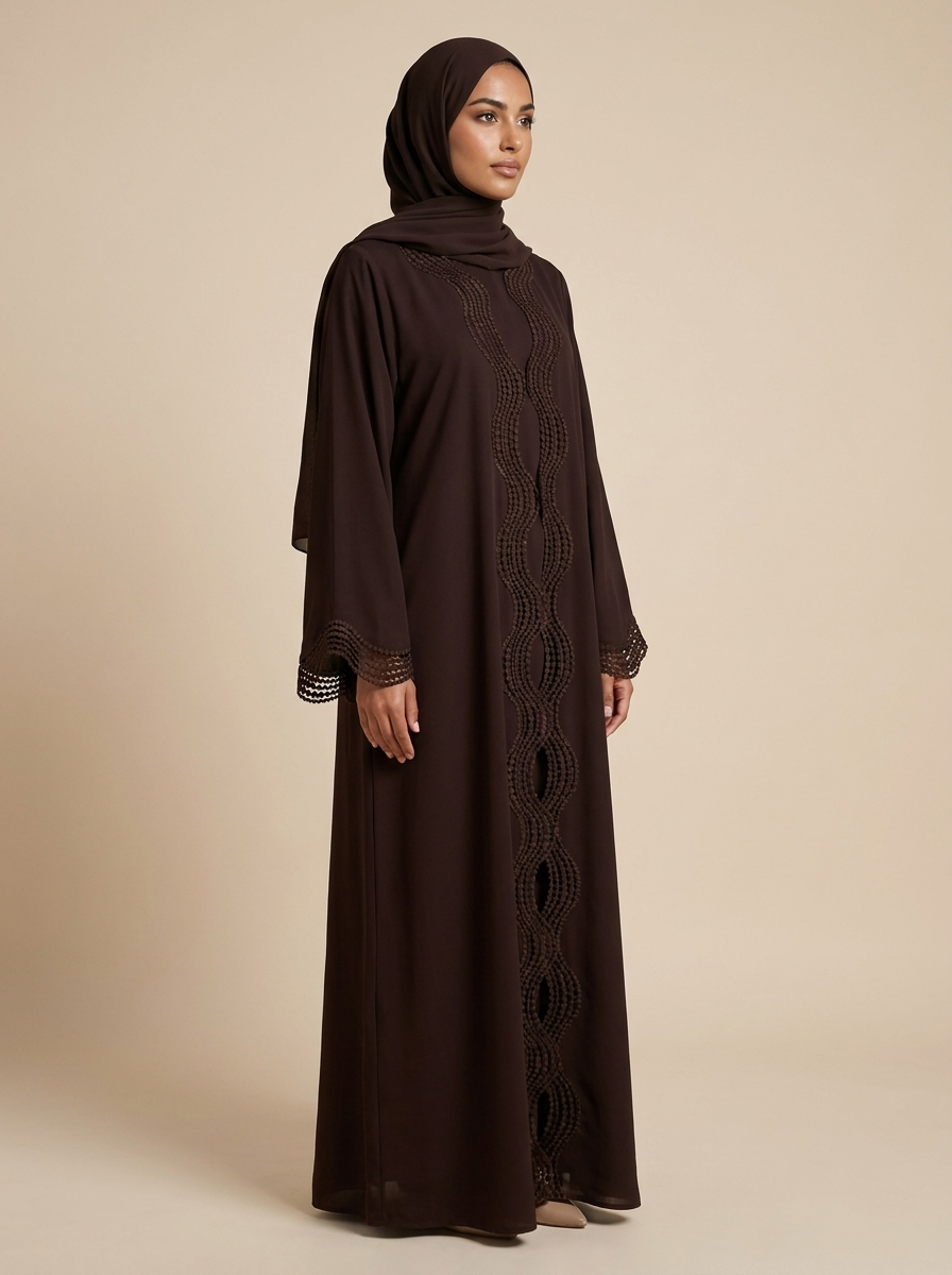 Abaya Sofia café intense marron, vue de profil – Kiswa Collection